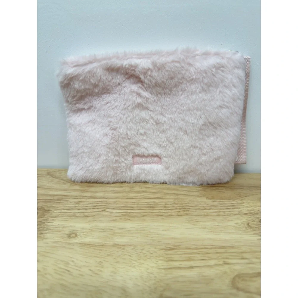 Benefit Cosmetic Makeup Travel Case Bag Pouch Pink Fur‎ Furry wristlet New #47